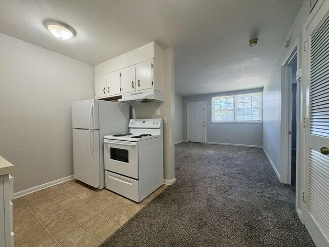 Building Photo - Amazing Location! View of Centennial Park! 1 Bed 1 Bath