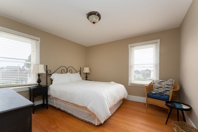 Building Photo - Lighthouse Haven - PGPM - CS - T/L