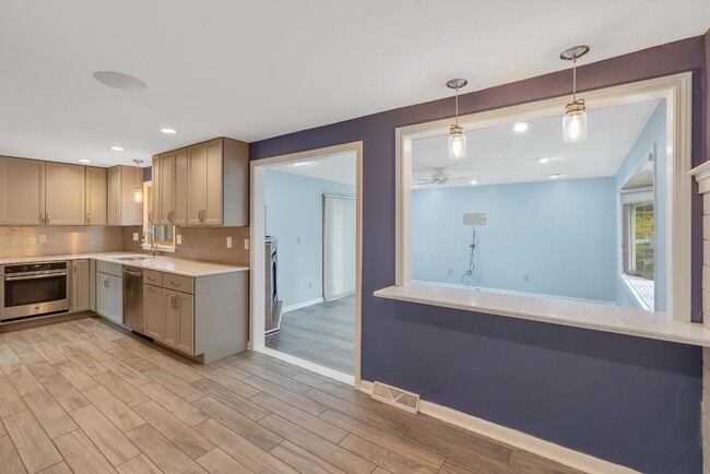 Building Photo - 20 Apricot Ln