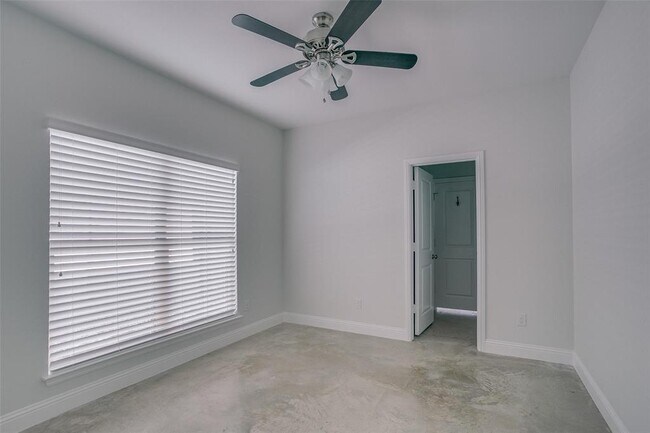 Building Photo - 2704 Gordon Ave