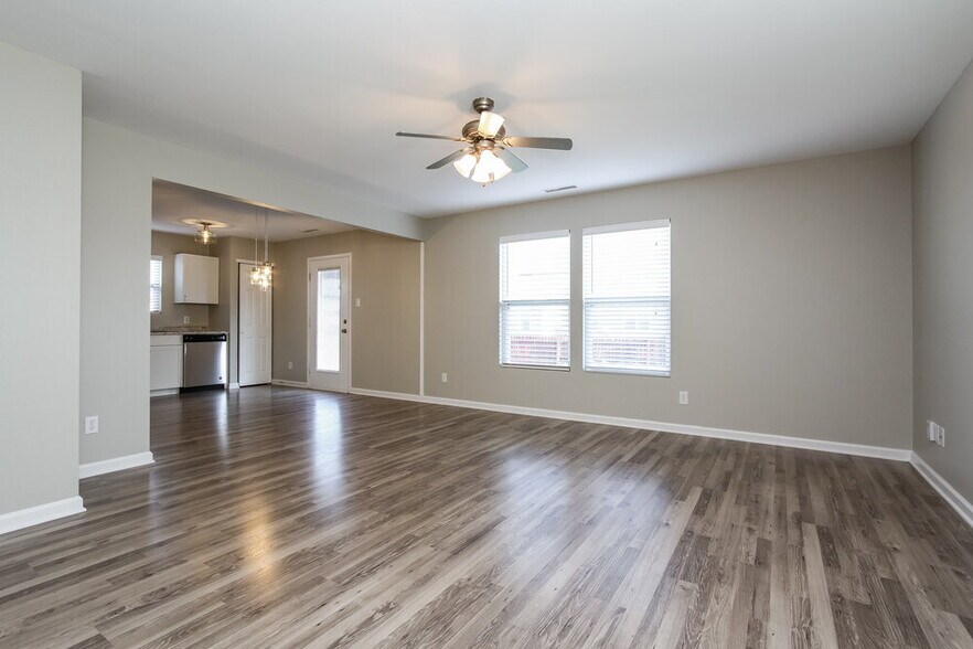 Building Photo - 1410 Dowell St