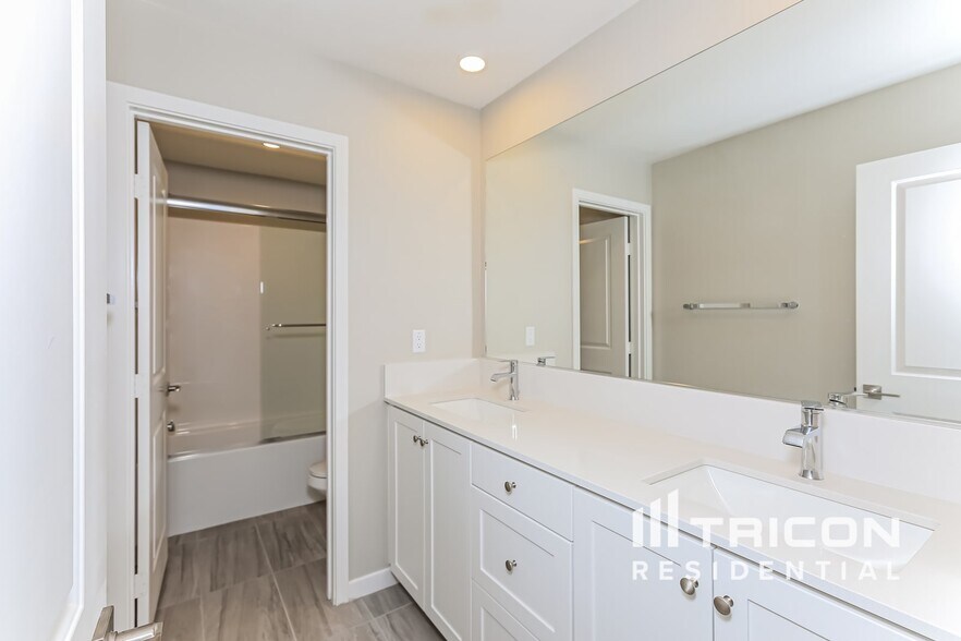 Building Photo - 31585 Dwight Dr