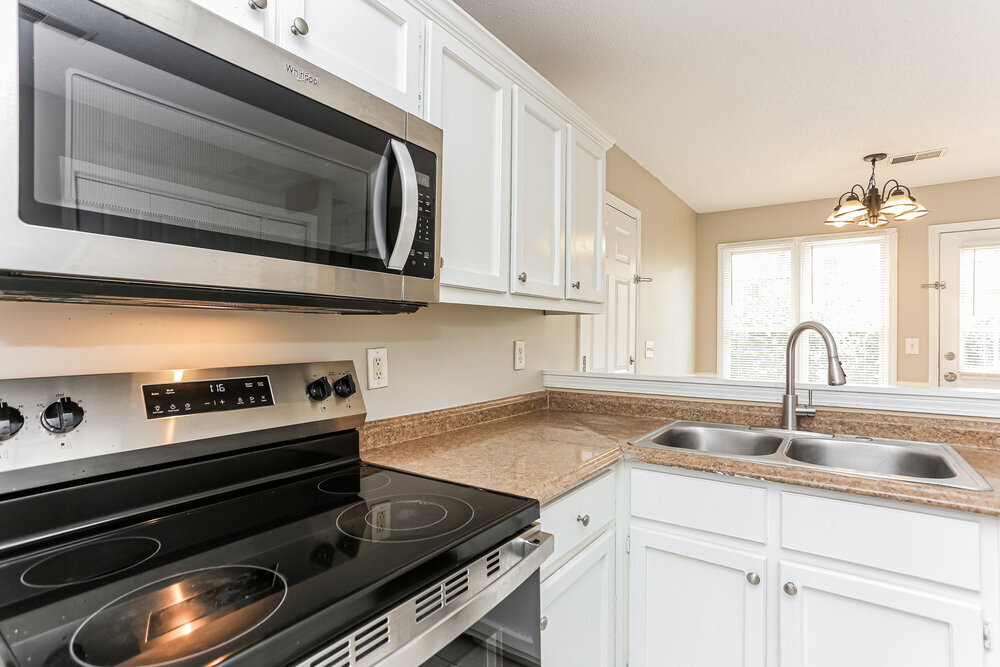 Building Photo - 460 Heathgate Dr SW