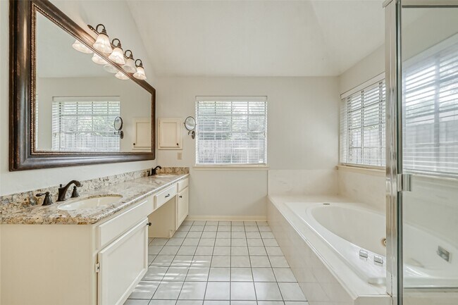 Building Photo - 5007 Maple Brook Ln