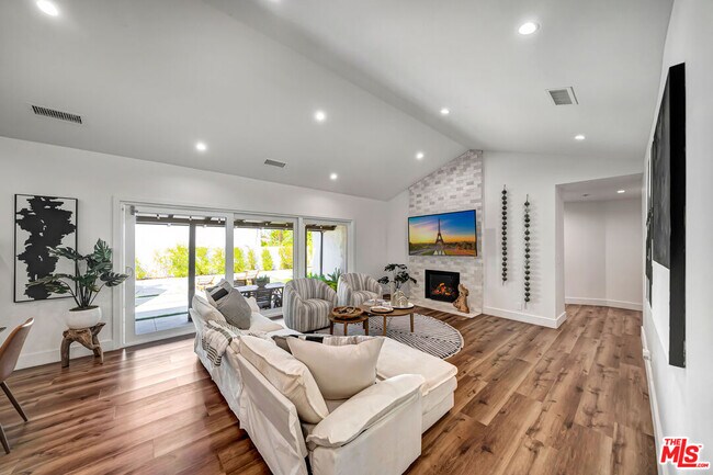 Building Photo - 19841 Henshaw St