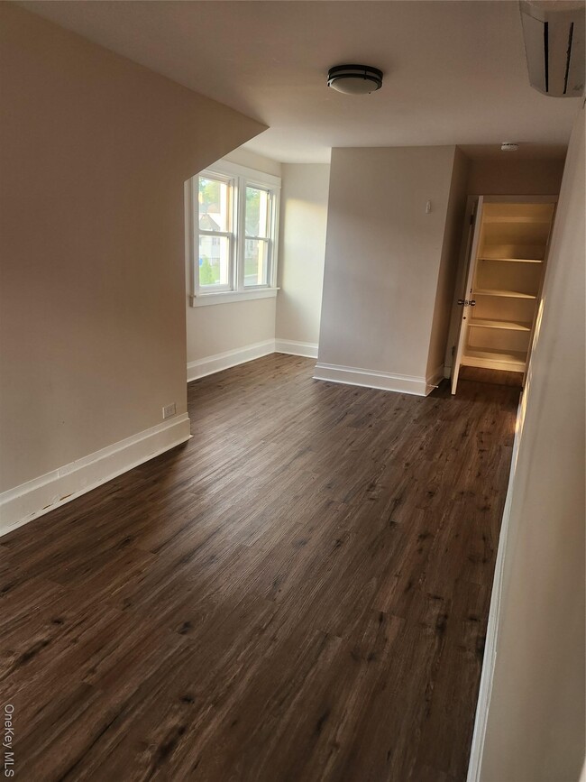 Building Photo - 10 Forest Ave