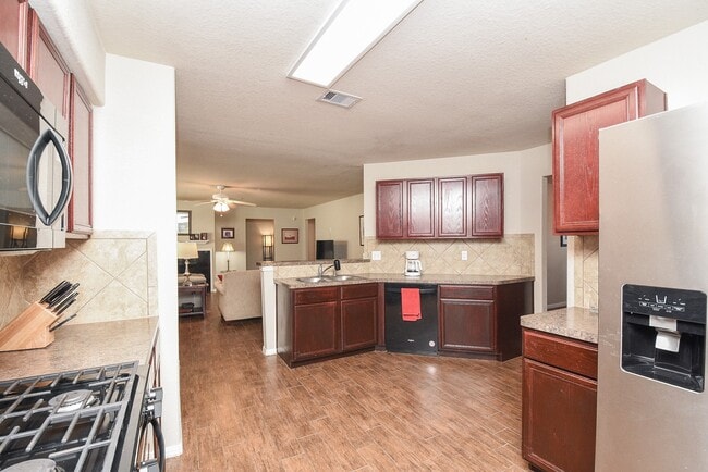 Building Photo - 7210 Foxwood Fair Ln