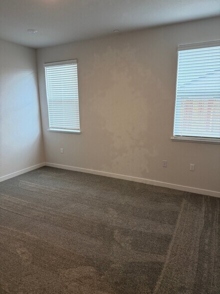 Building Photo - 2704 Contour Wy