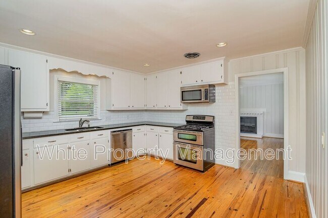 Building Photo - 4643 Addison Drive