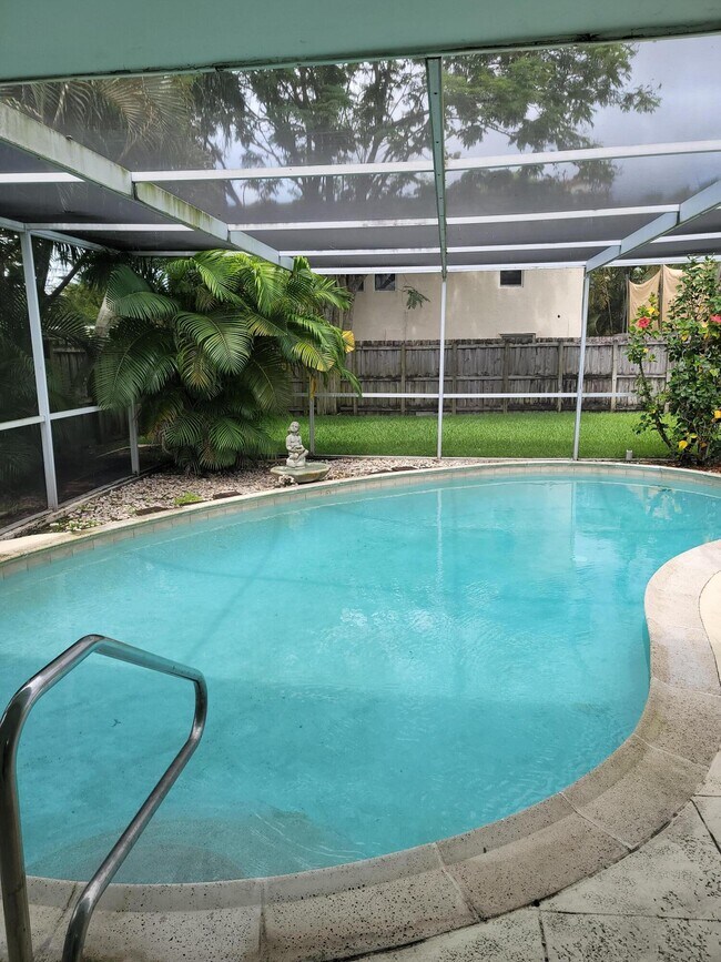 Building Photo - 1680 NE 34th Lane B Oakland Park Fl 33334