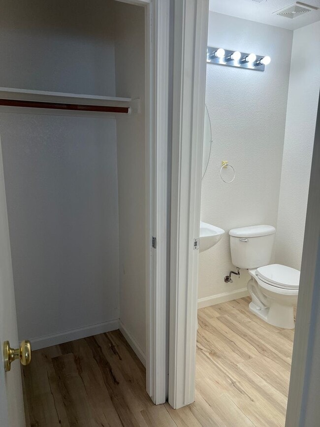 Building Photo - GORGEOUS 3 BEDROOM IN E. ROSEVILLE GATED COMMUNITY!!