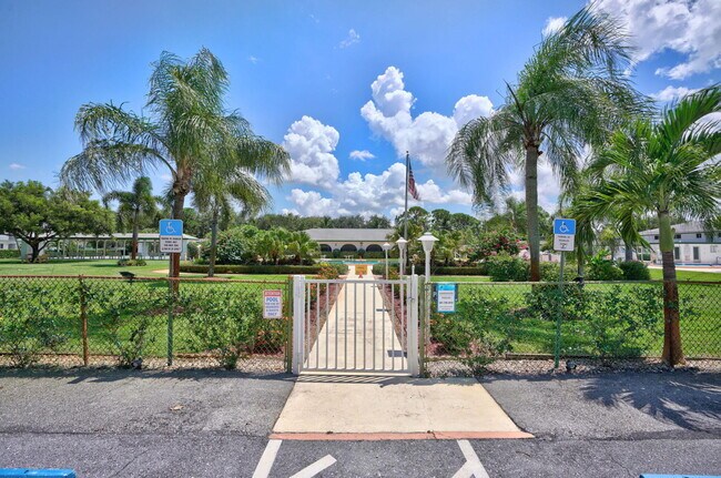 Building Photo - 6 Garden St