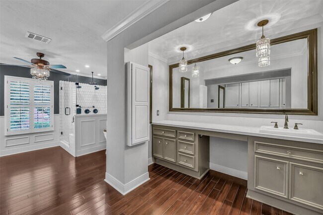Building Photo - 2111 Riverside Dr