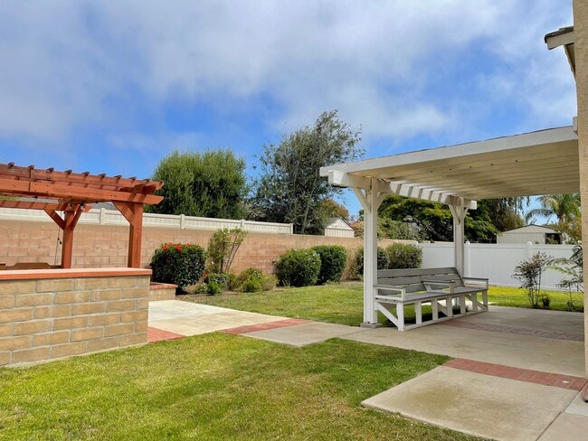 Building Photo - 1951 Devonshire Dr