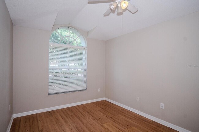 Building Photo - 10815 Lakeside Vista Dr