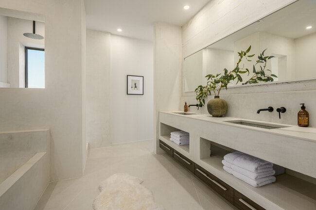 Building Photo - 8896 Lookout Mountain Ave