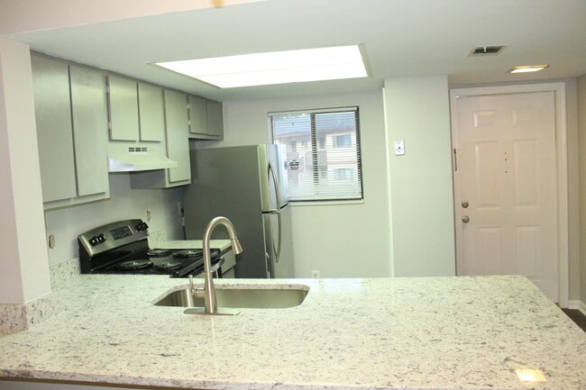 Building Photo - 1007 Windsong Cir