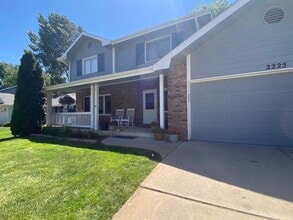 Building Photo - 2225 Creekwood Dr