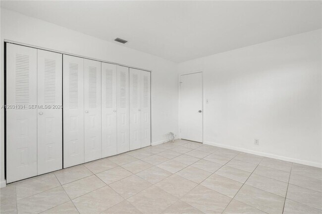 Building Photo - 856 SW 10th St