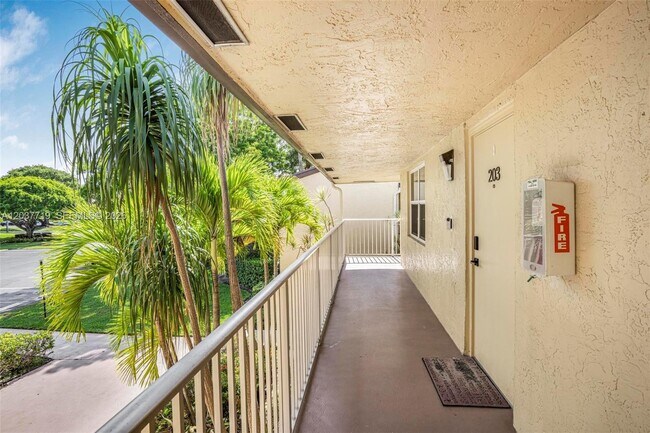 Building Photo - 8770 Azalea Ct