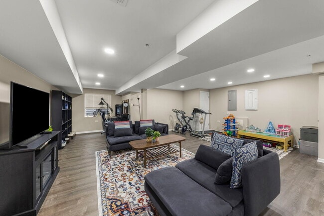 Building Photo - 2220 Weatherbee Ln