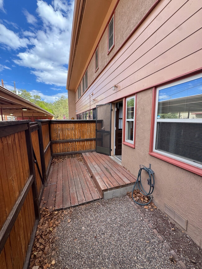Building Photo - 1405 San Carlos Rd SW
