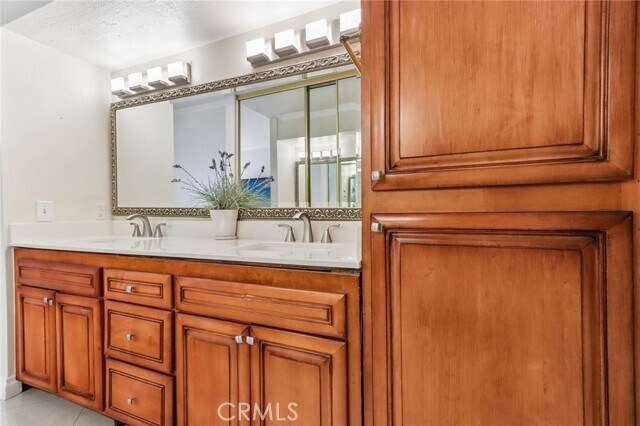 Building Photo - 10 Pantano