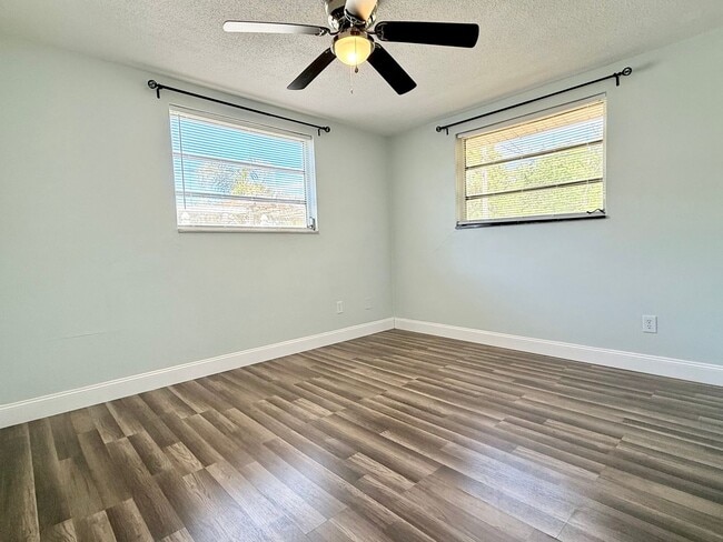 Building Photo - Relaxed Florida living at this 3Bedroom/ 2bath home in the Heart of Daytona Beach!