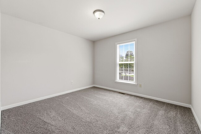 Building Photo - 104 Brijidan Ln