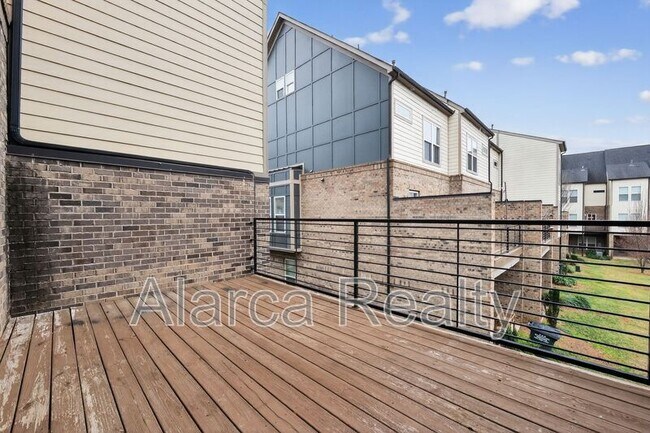 Building Photo - 2727 Grand Union Way