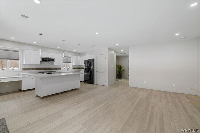 Building Photo - 855 Madison Ave