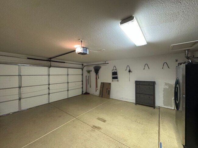 Building Photo - 4 Bedroom Home W/ Pool Available in Tatum Ridge Near Jomax Rd & N Tatum Blvd!