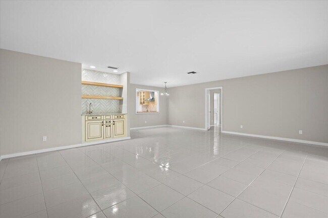 Building Photo - 11888 Suellen Cir