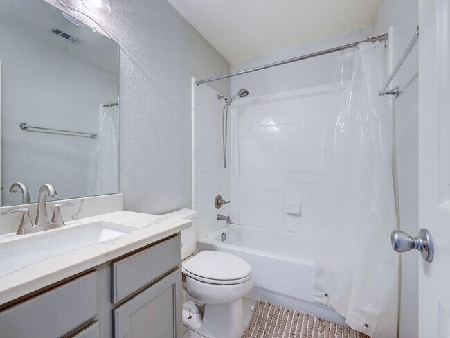 Building Photo - 148 Sapphire Lake Dr