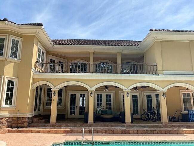 Building Photo - 664 Oxbow Dr