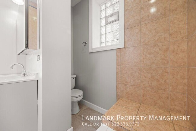 Building Photo - 1124 N Wolcott Ave