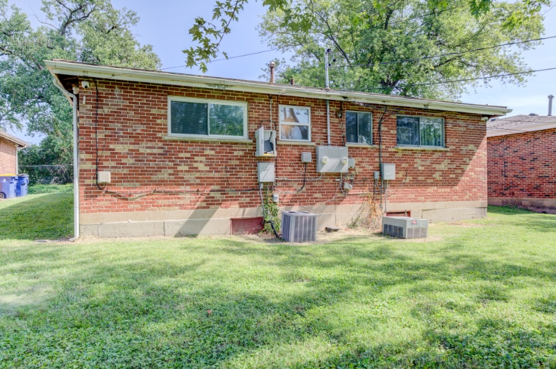 Building Photo - 10766 Tropic Dr