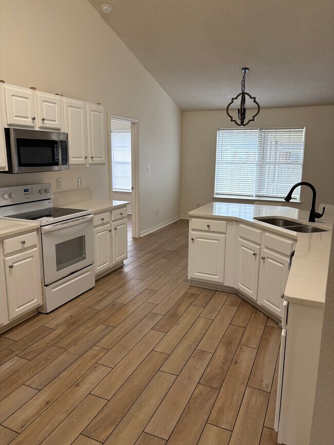 Building Photo - 342 Manchester Ln