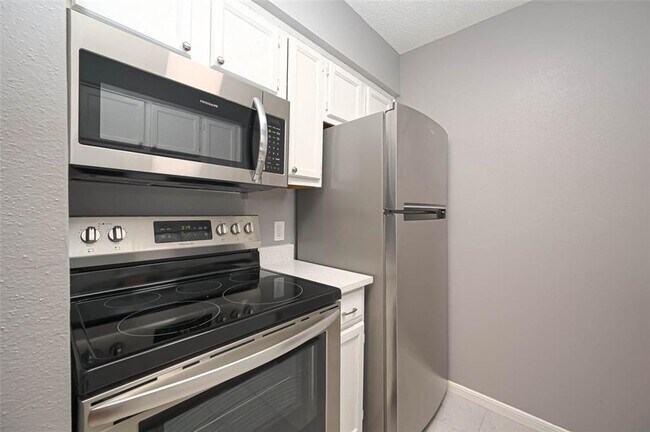Building Photo - 2120 El Paseo St