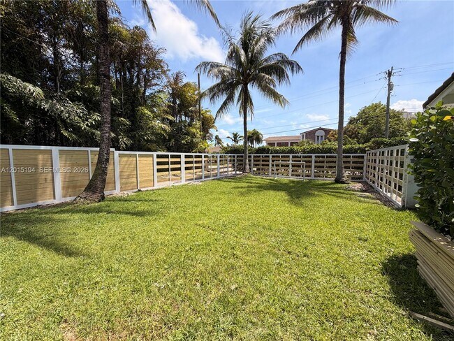 Building Photo - 11445 N Bayshore Dr