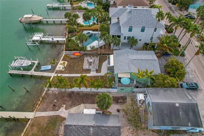 Building Photo - 8441 Bayshore Dr