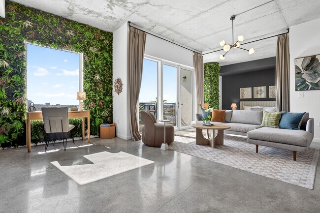 Building Photo - 10 SW South River Dr