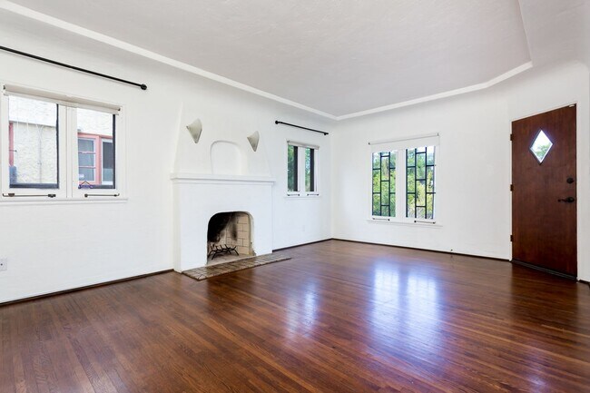 Building Photo - 4762 E Mountain View Dr