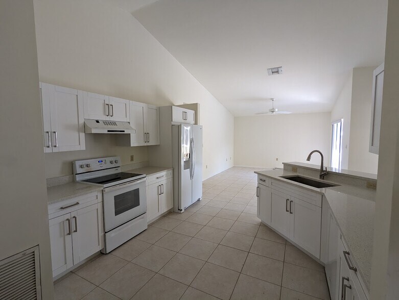 Building Photo - 9961 Boca Ave N