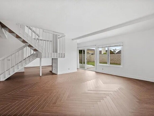 Building Photo - 27 Columbus