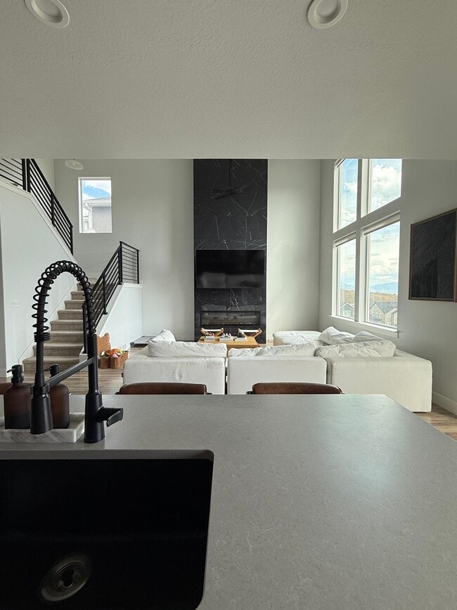 Building Photo - 1743 Olympus Dr