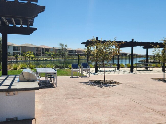 Building Photo - 3901 Watermist Way