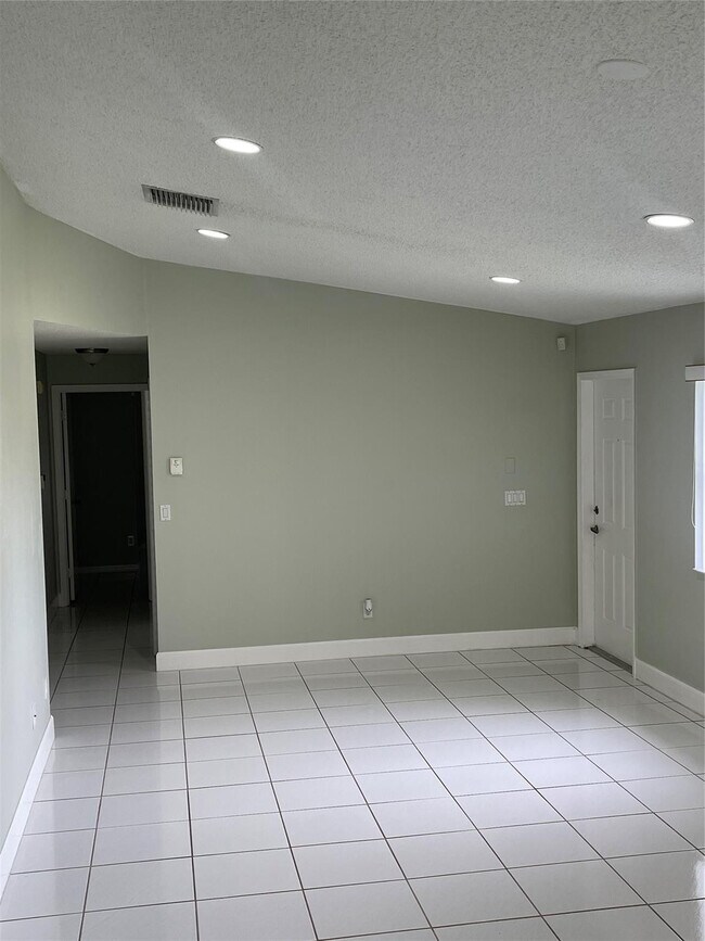 Building Photo - 1810 SW 114th Ter