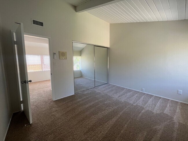 Building Photo - 4 Bed 3 Bath in Del Cerro