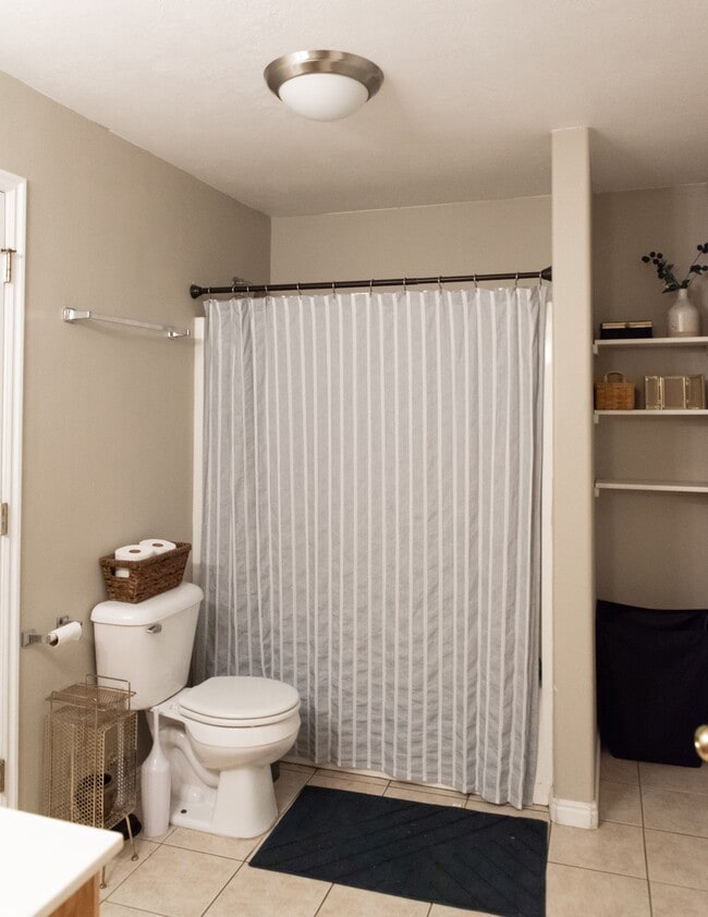 Building Photo - Orem Condo